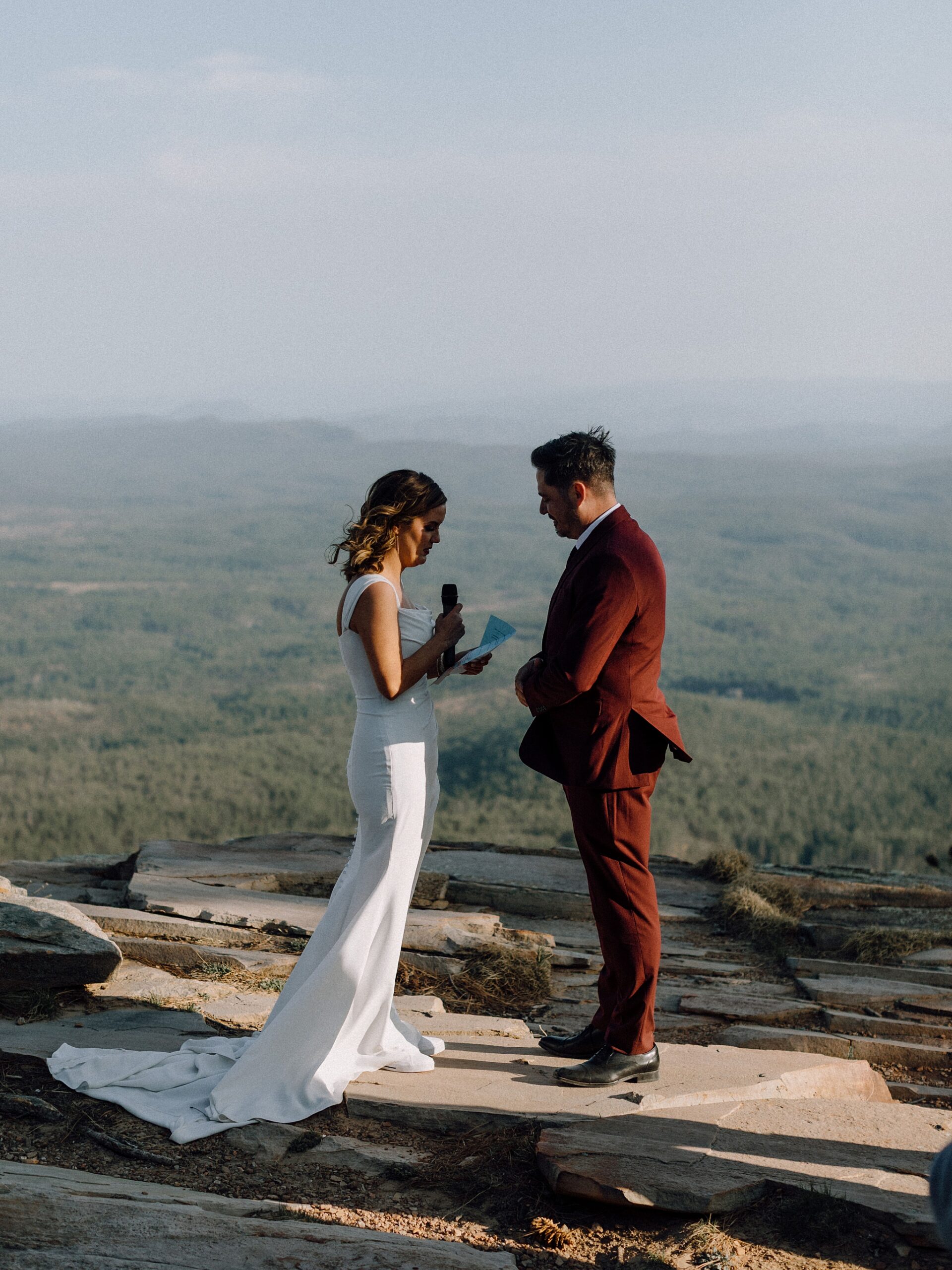 couple-exchanging-vows-mogollon-rim